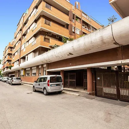 Seaside Rome Apartment *