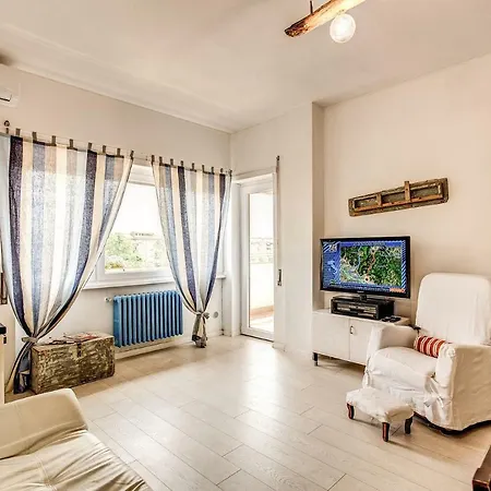 Seaside Rome Apartament *