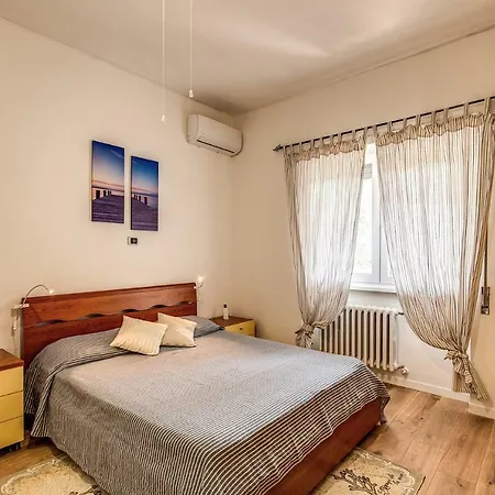 Seaside Rome Apartament *